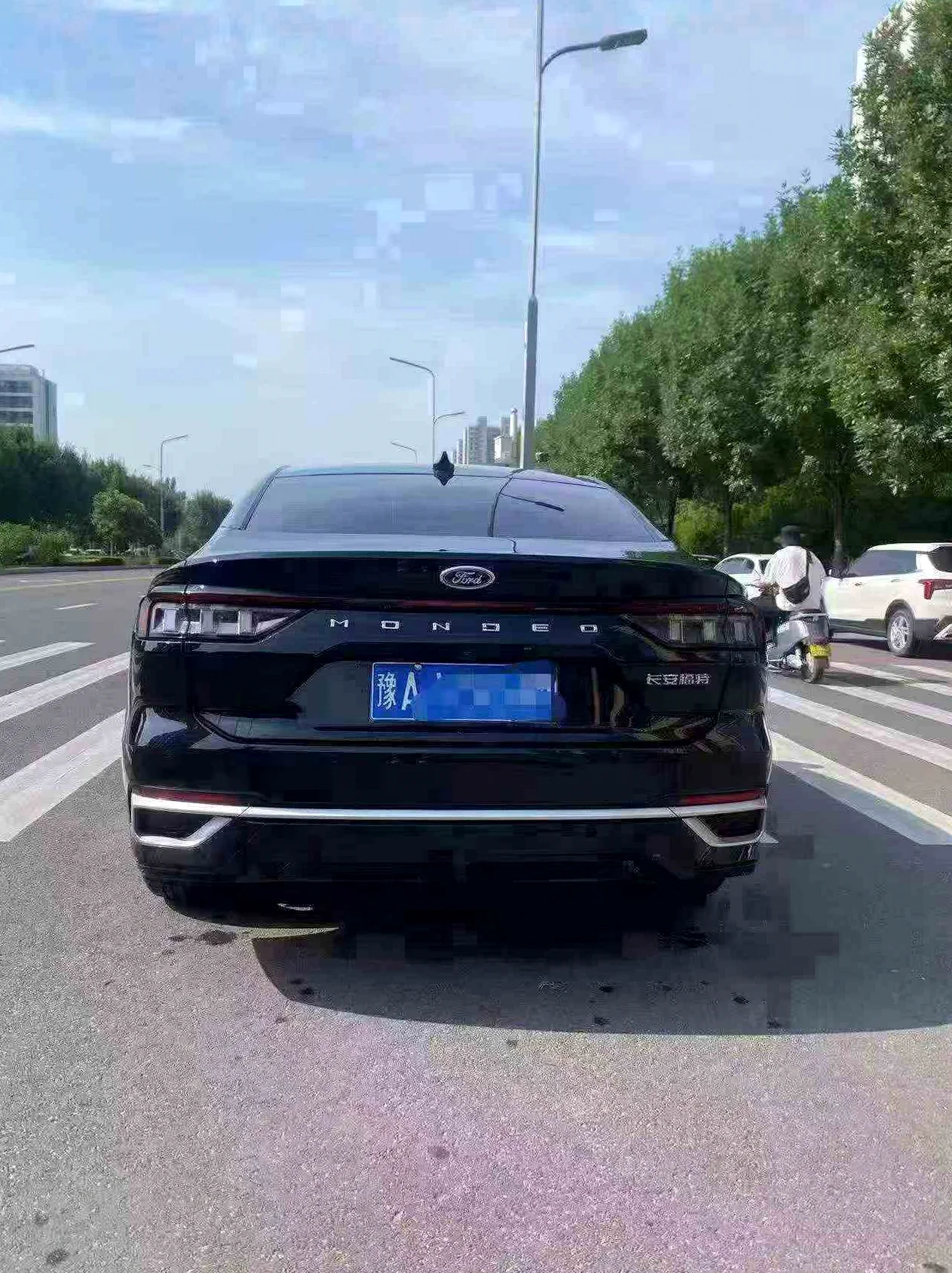 福特蒙迪欧 后面外观一
