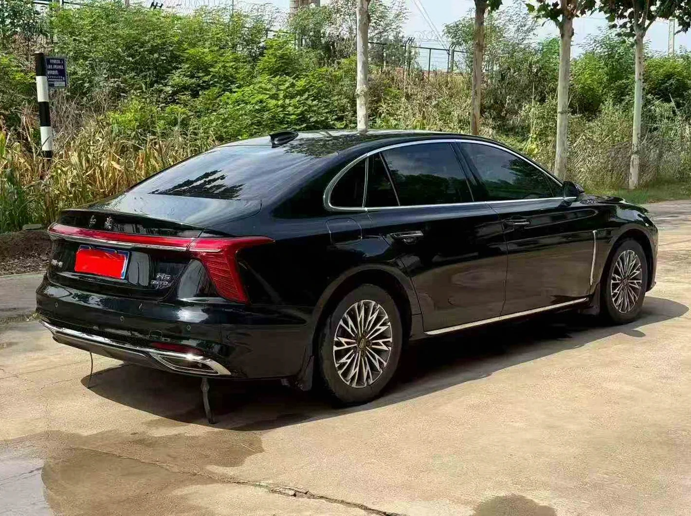 红旗H5 后面外观三