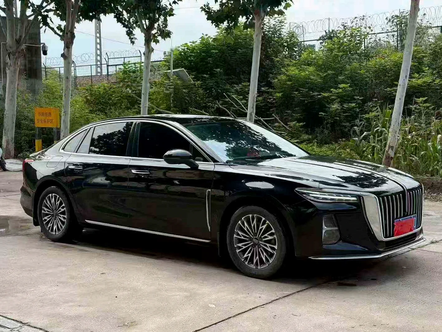 红旗H5 正面外观二