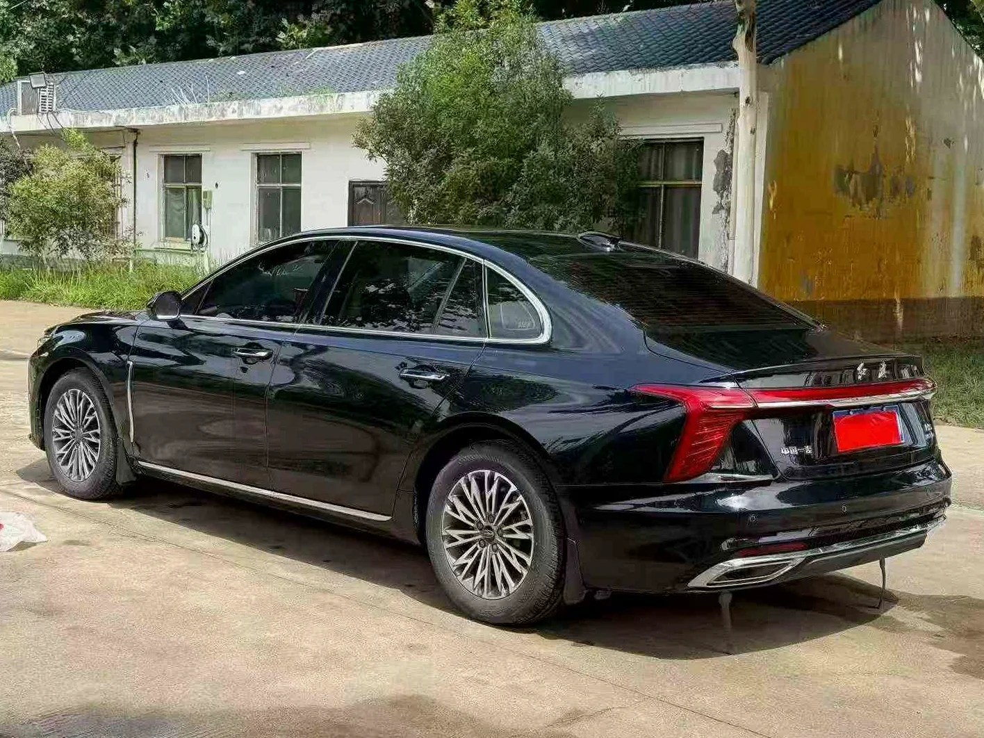 红旗H5 后面外观一
