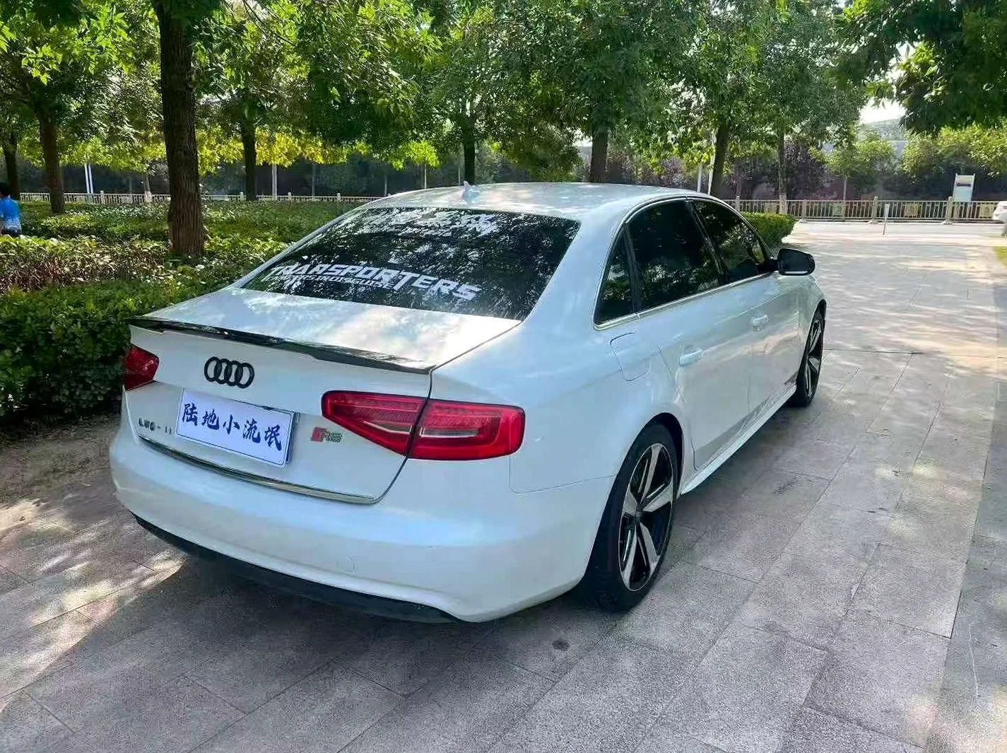 奥迪A4L 后面外观三