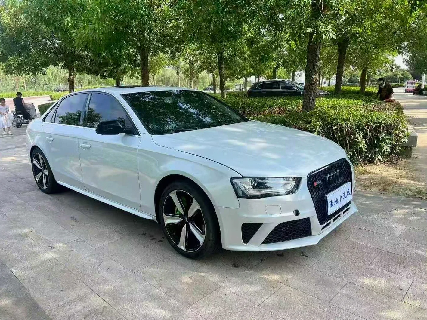 奥迪A4L 正面外观三