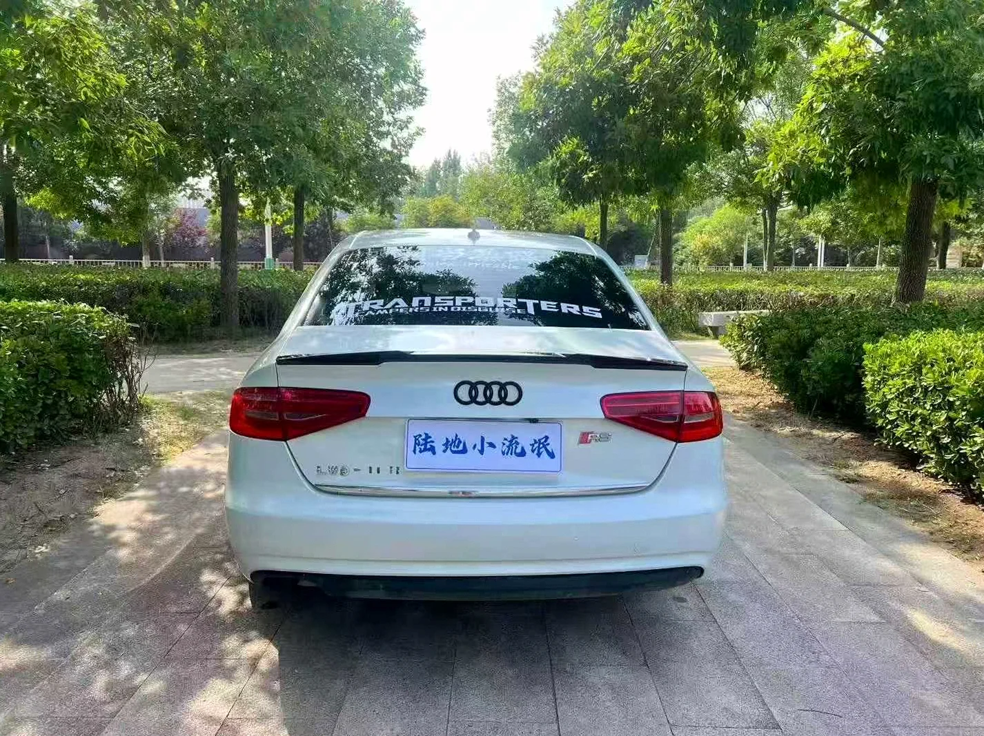 奥迪A4L 后面外观一