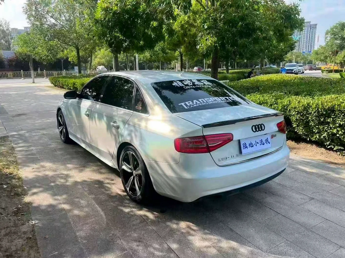 奥迪A4L 后面外观二