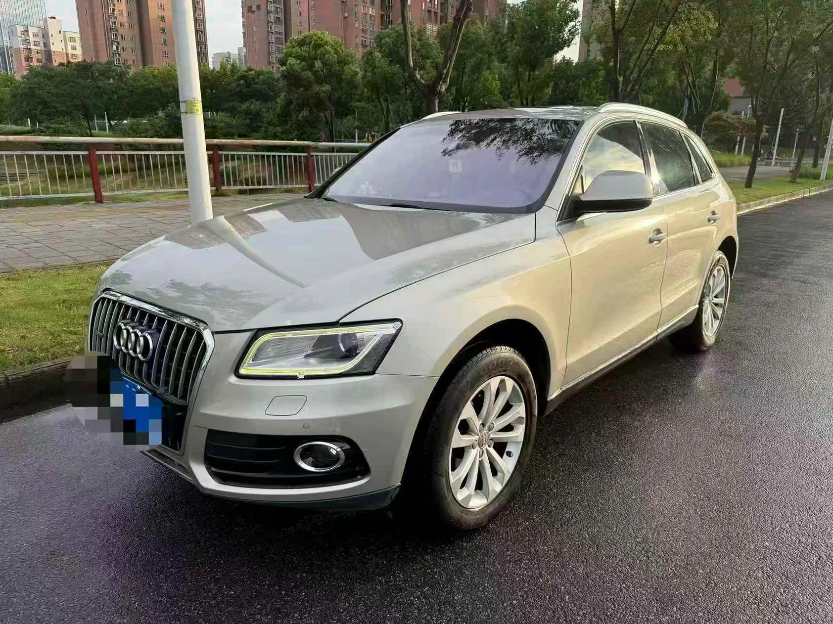 奥迪Q5 正面外观三
