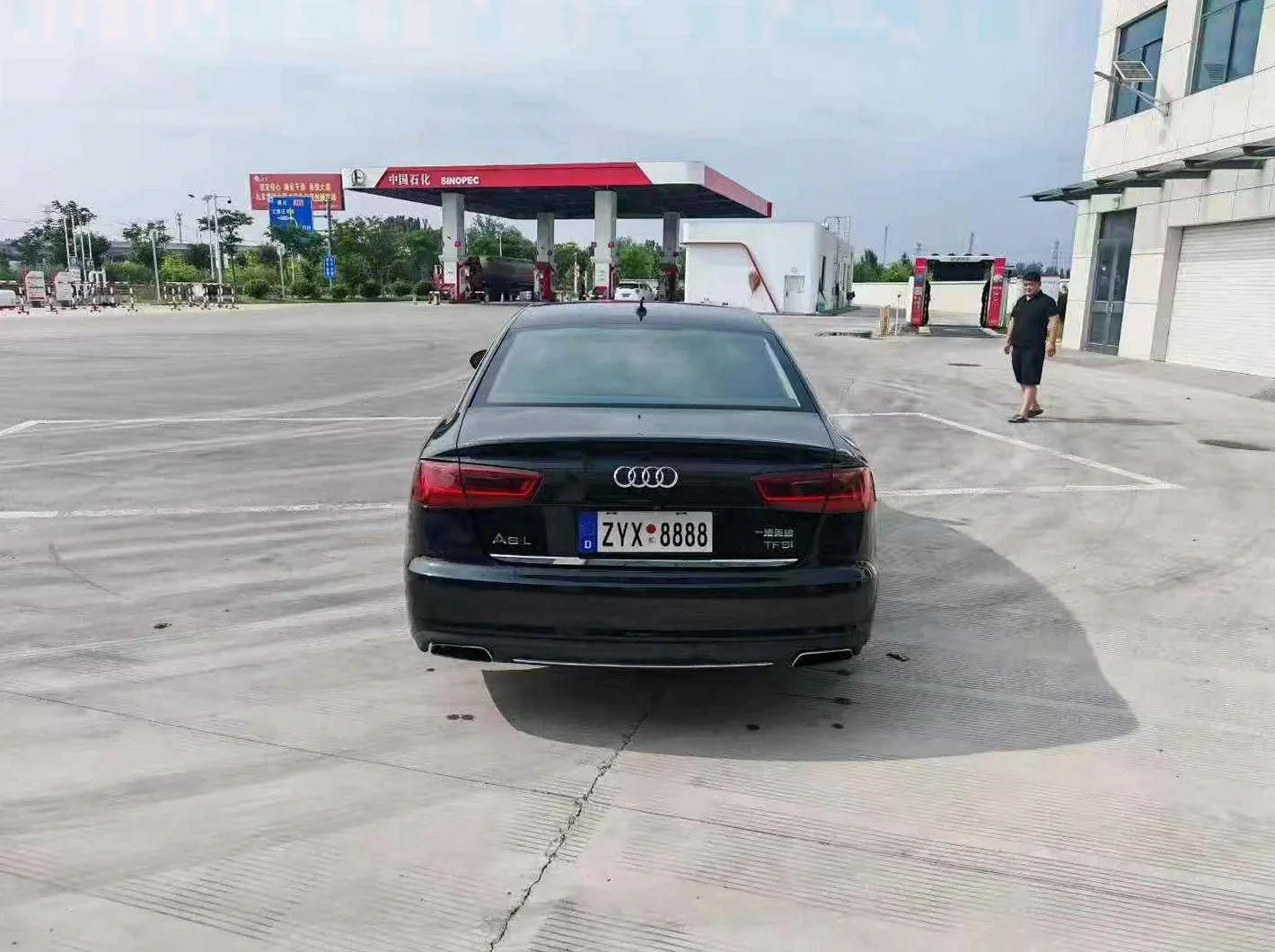 奥迪A6L 后面外观二