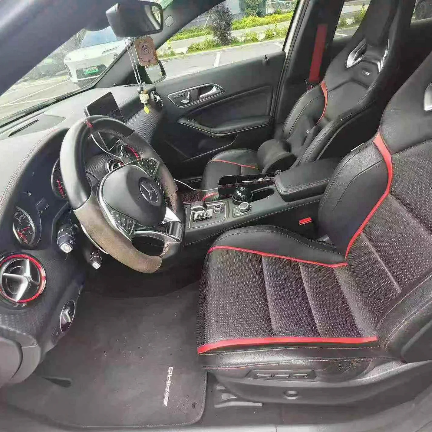 奔驰AMG 内饰前排