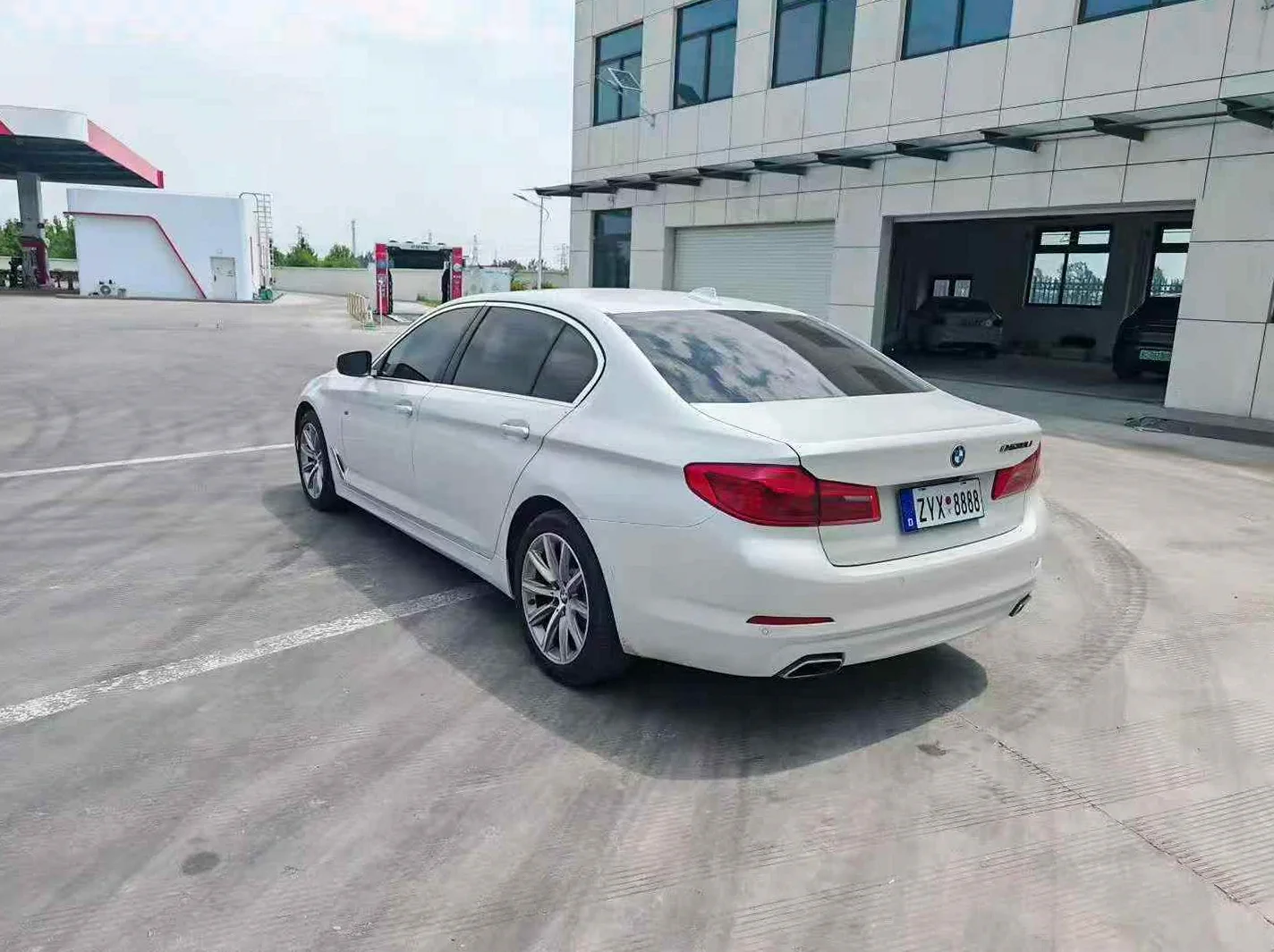 宝马5系 后面外观三