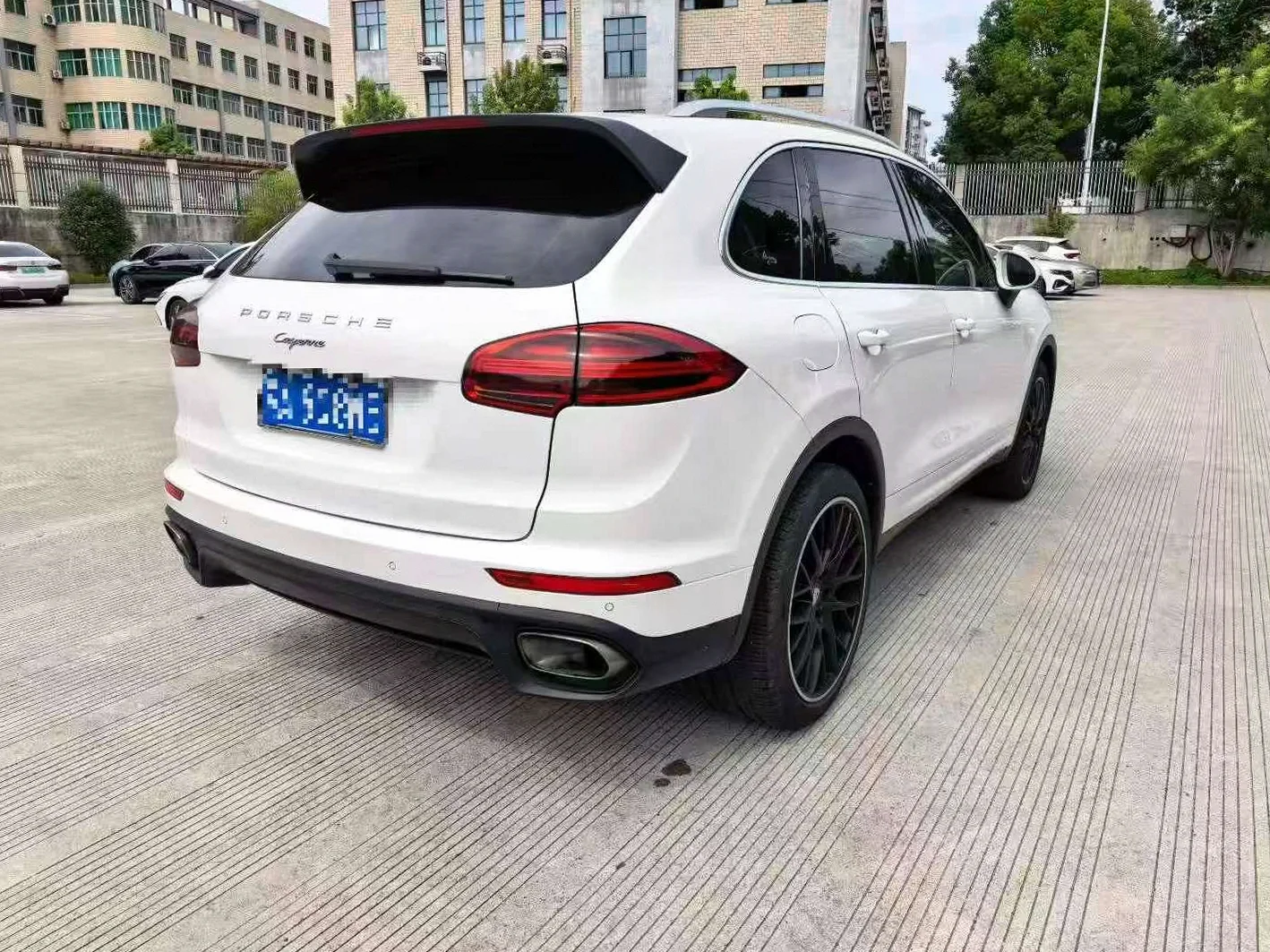 保时捷卡宴 后面外观二