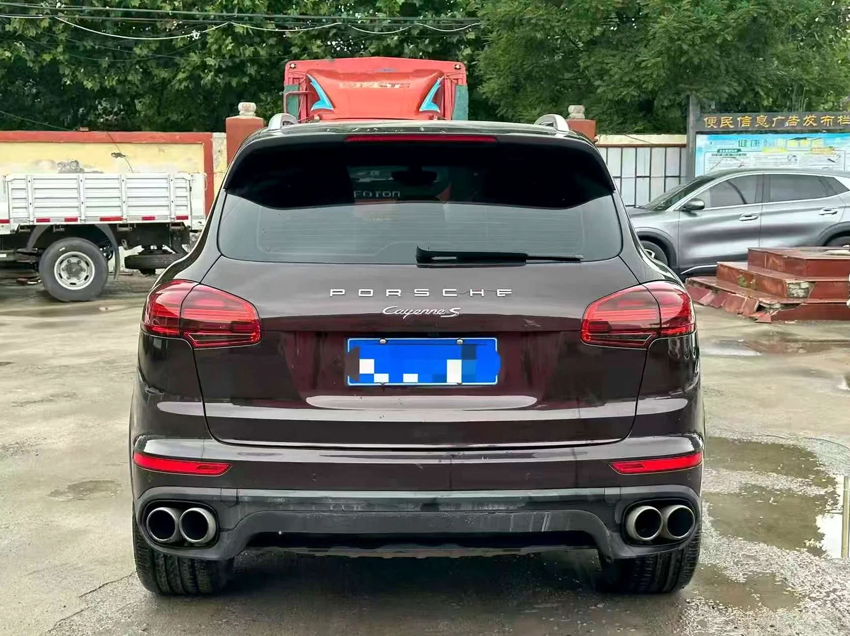 保时捷卡宴 后面外观二