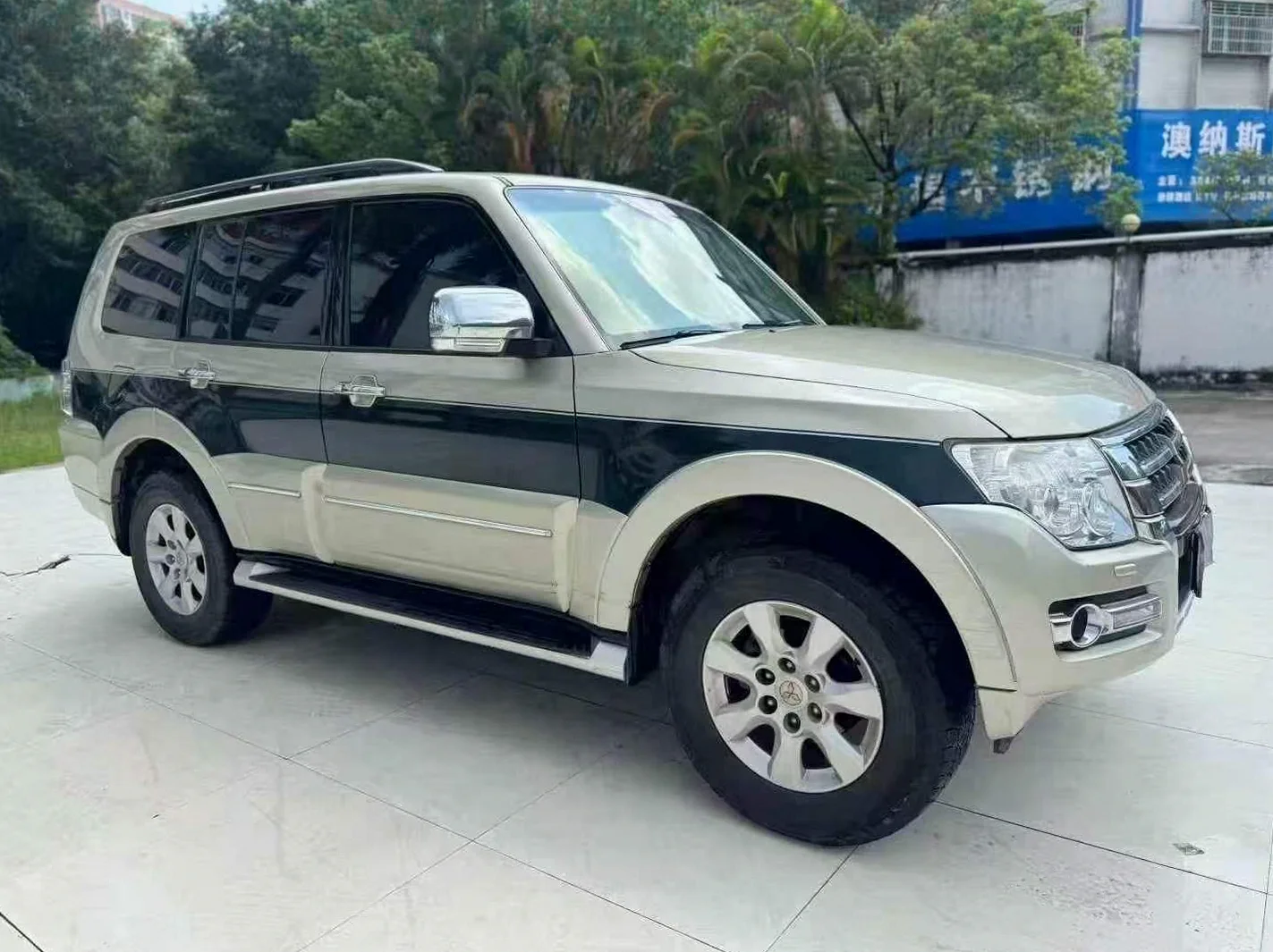 三菱帕杰罗 正面外观二