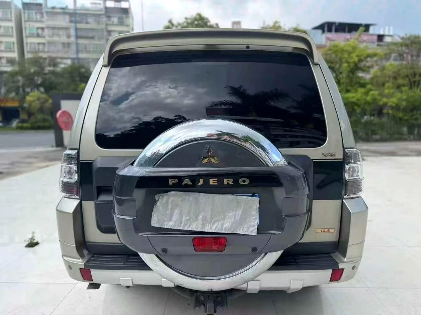 三菱帕杰罗 驾驶室