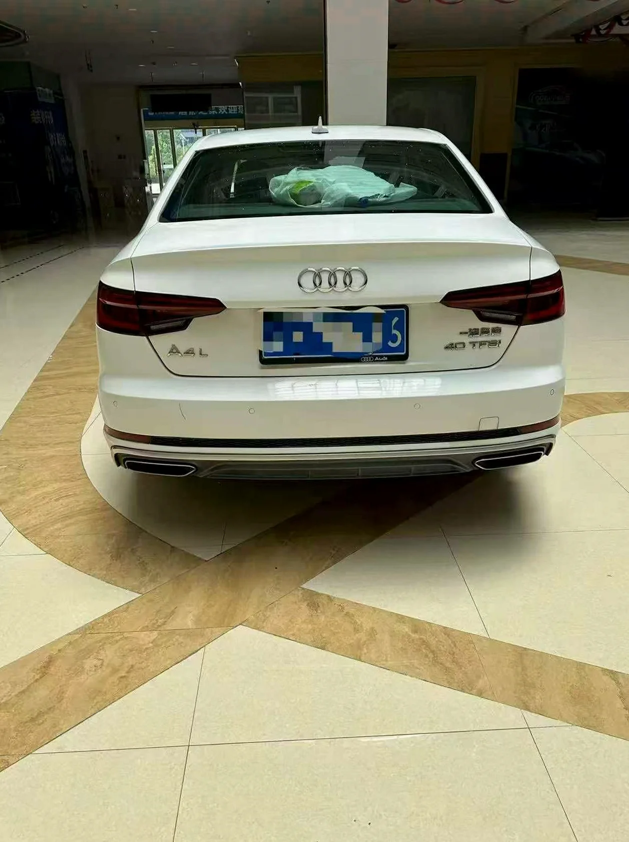 奥迪A4L 驾驶室