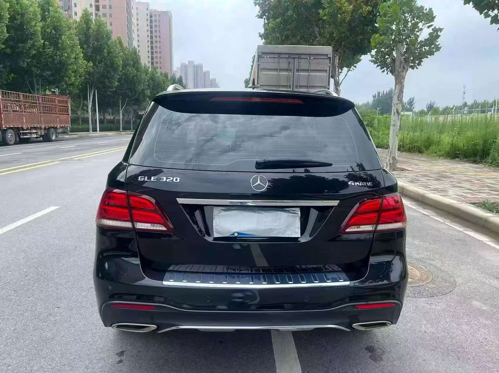 奔驰E 后面外观二