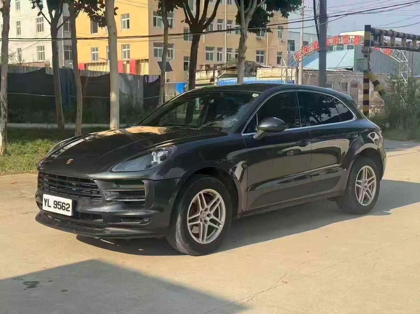 保时捷Macan 正面外观三