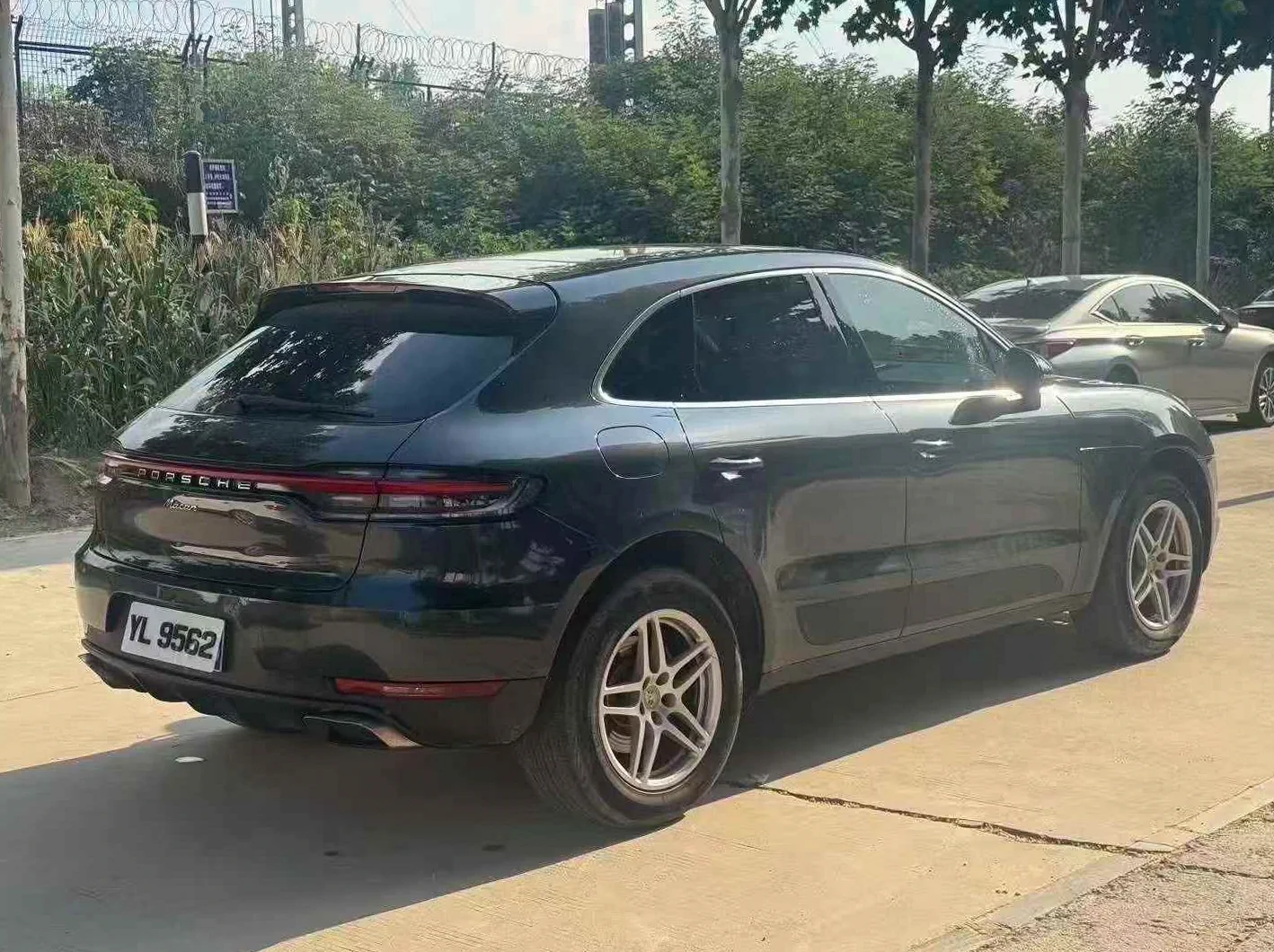 保时捷Macan 后面外观三