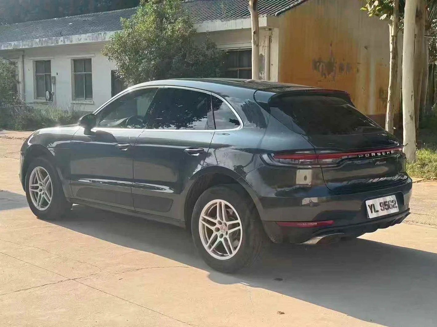 保时捷Macan 后面外观一