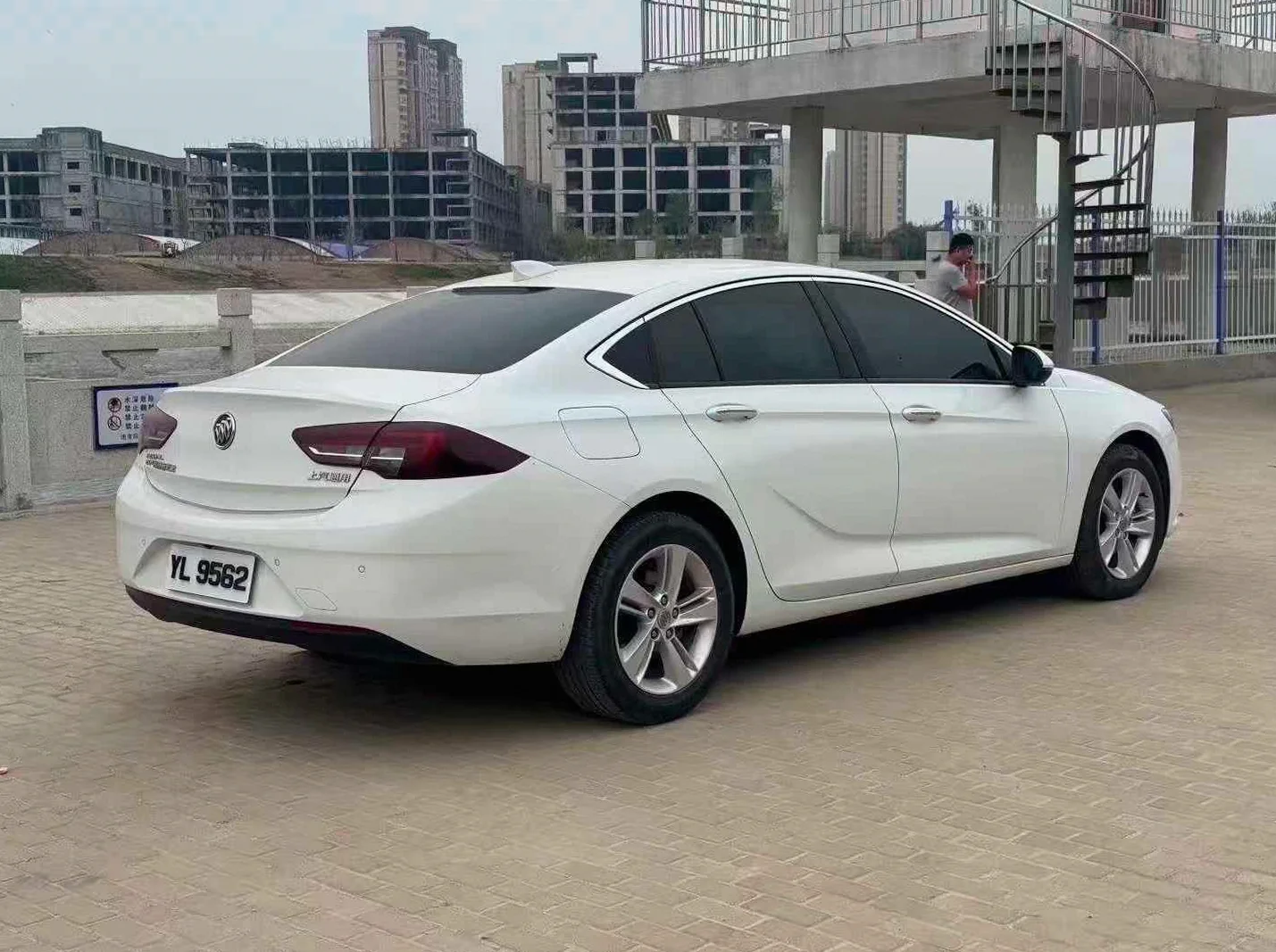 别克君威 后面外观三