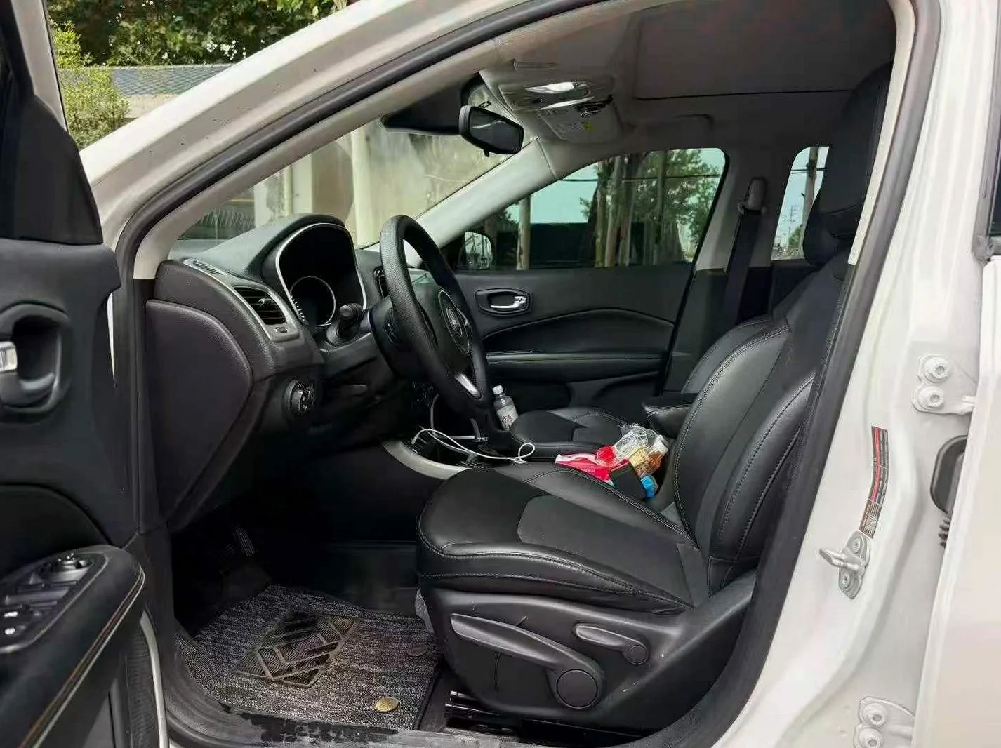 Jeep指南者 内饰前排