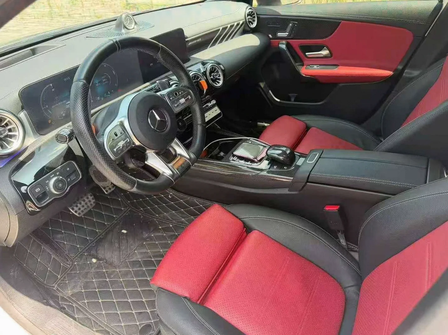 奔驰AMG 内饰前排