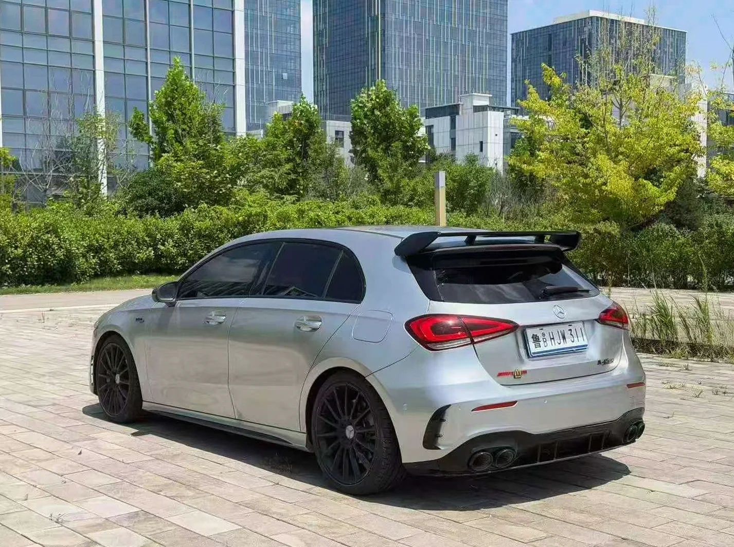 奔驰AMG 后面外观二