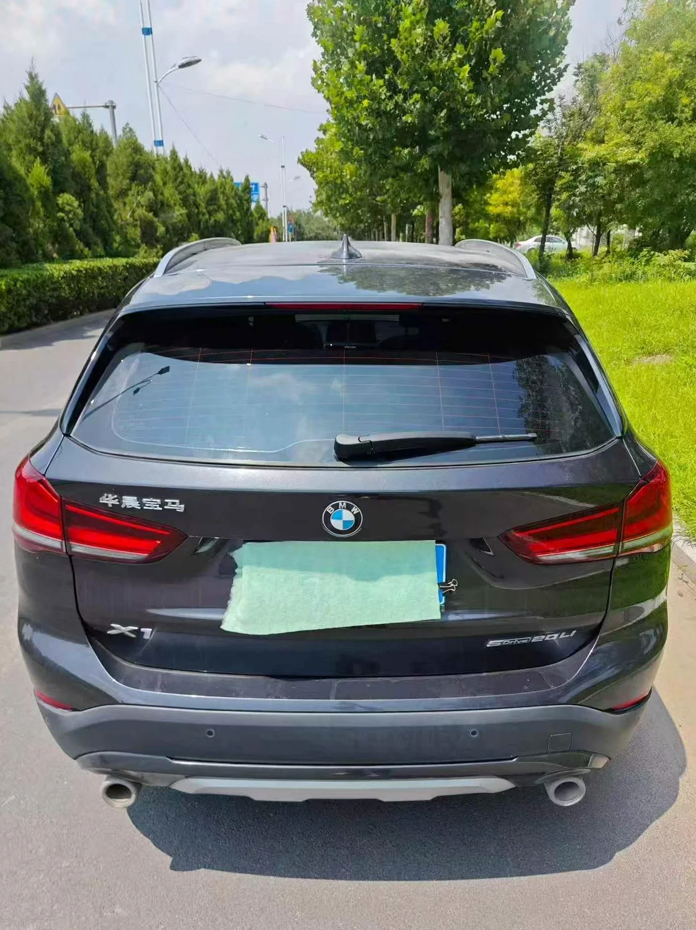 宝马X1 后面外观一