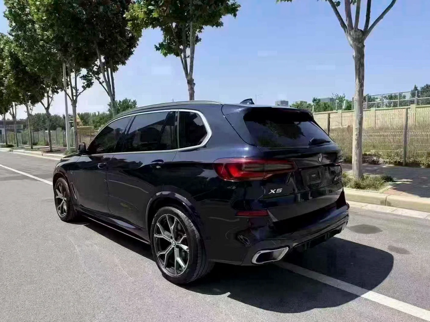 宝马X5 后面外观三