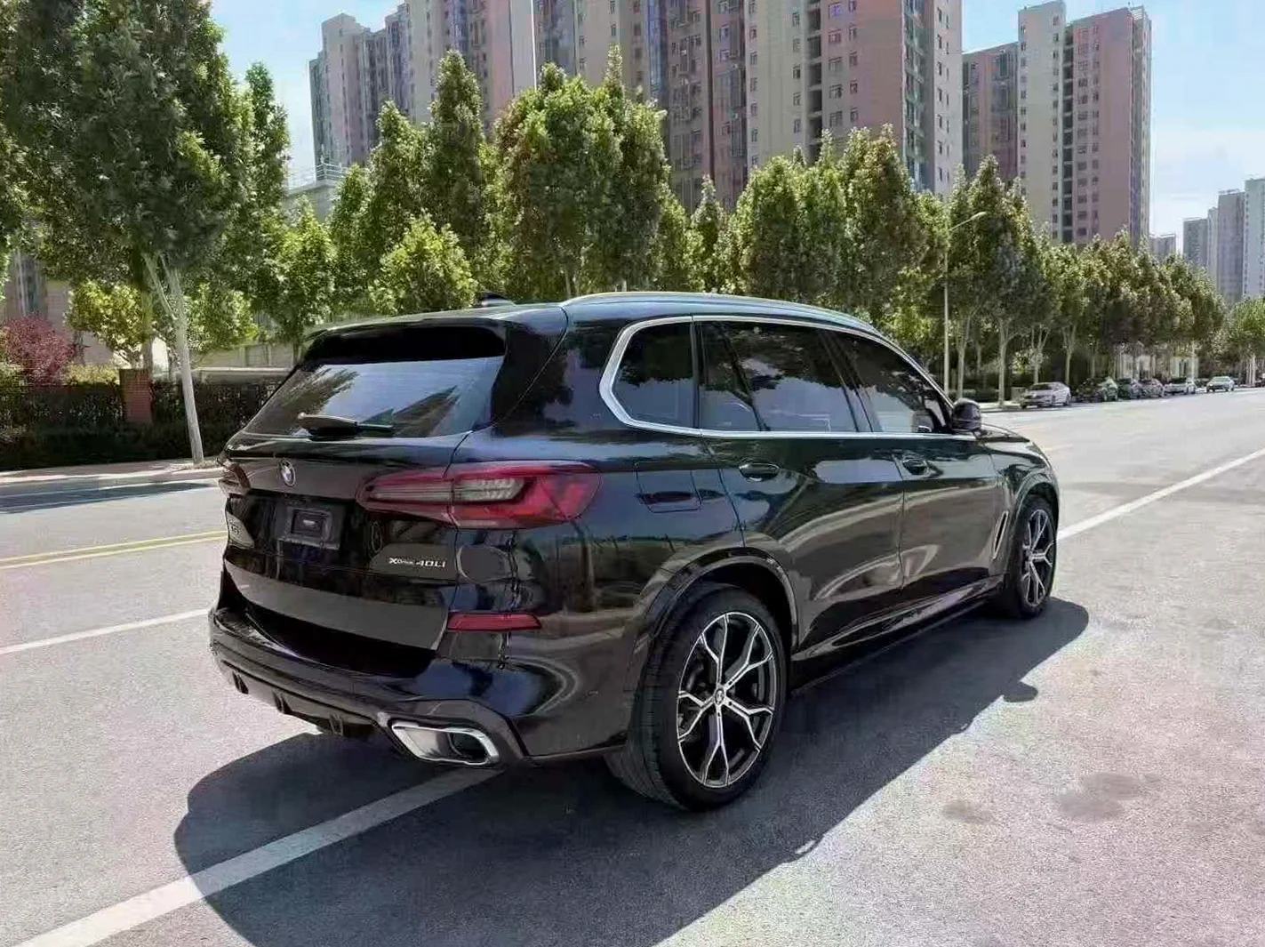 宝马X5 后面外观一