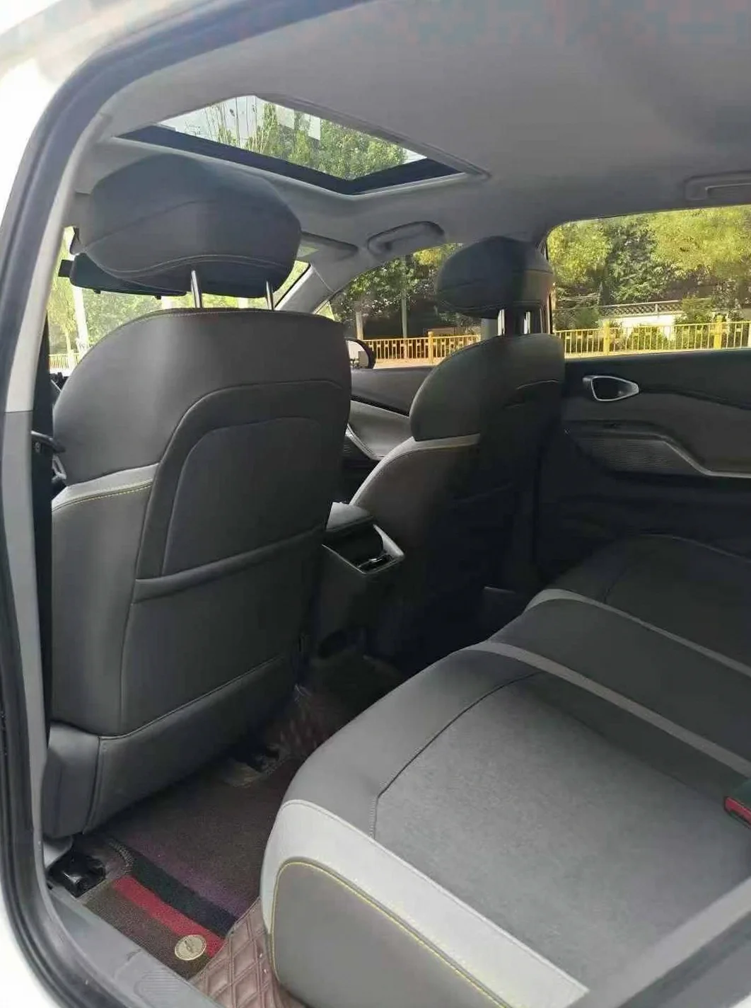 宝骏RC5 内饰后排