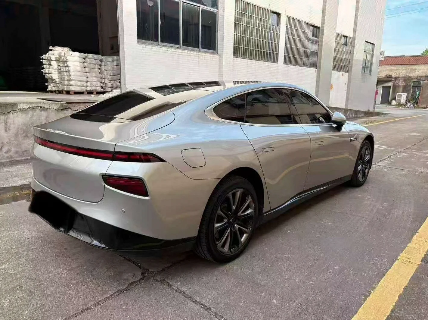 小鹏汽车p7 正面外观三