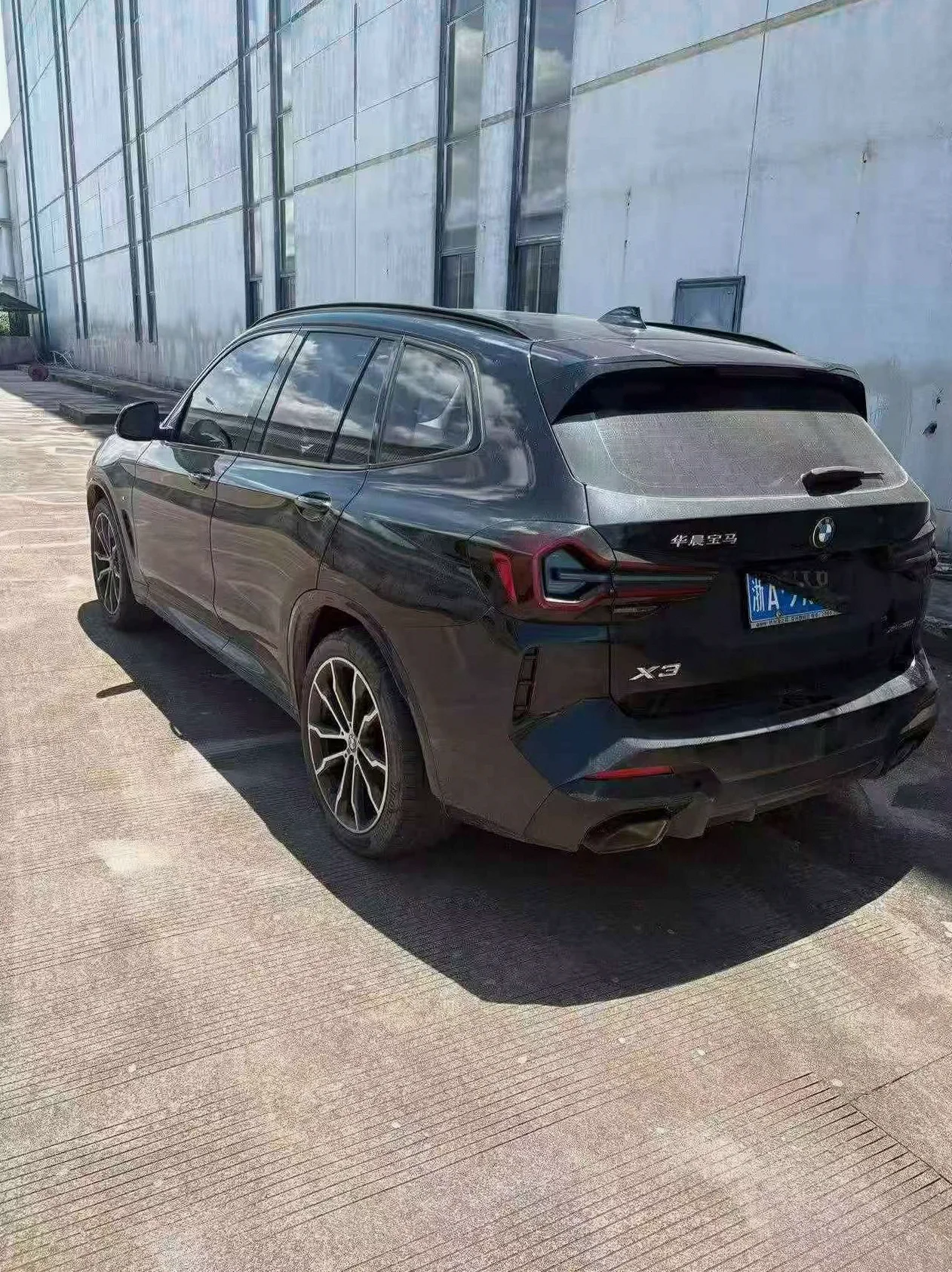宝马X3 后面外观一