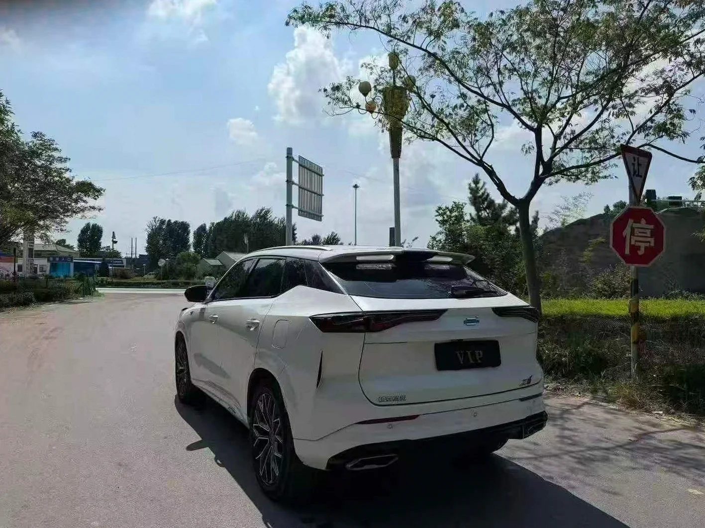 长安汽车欧尚 后面外观一