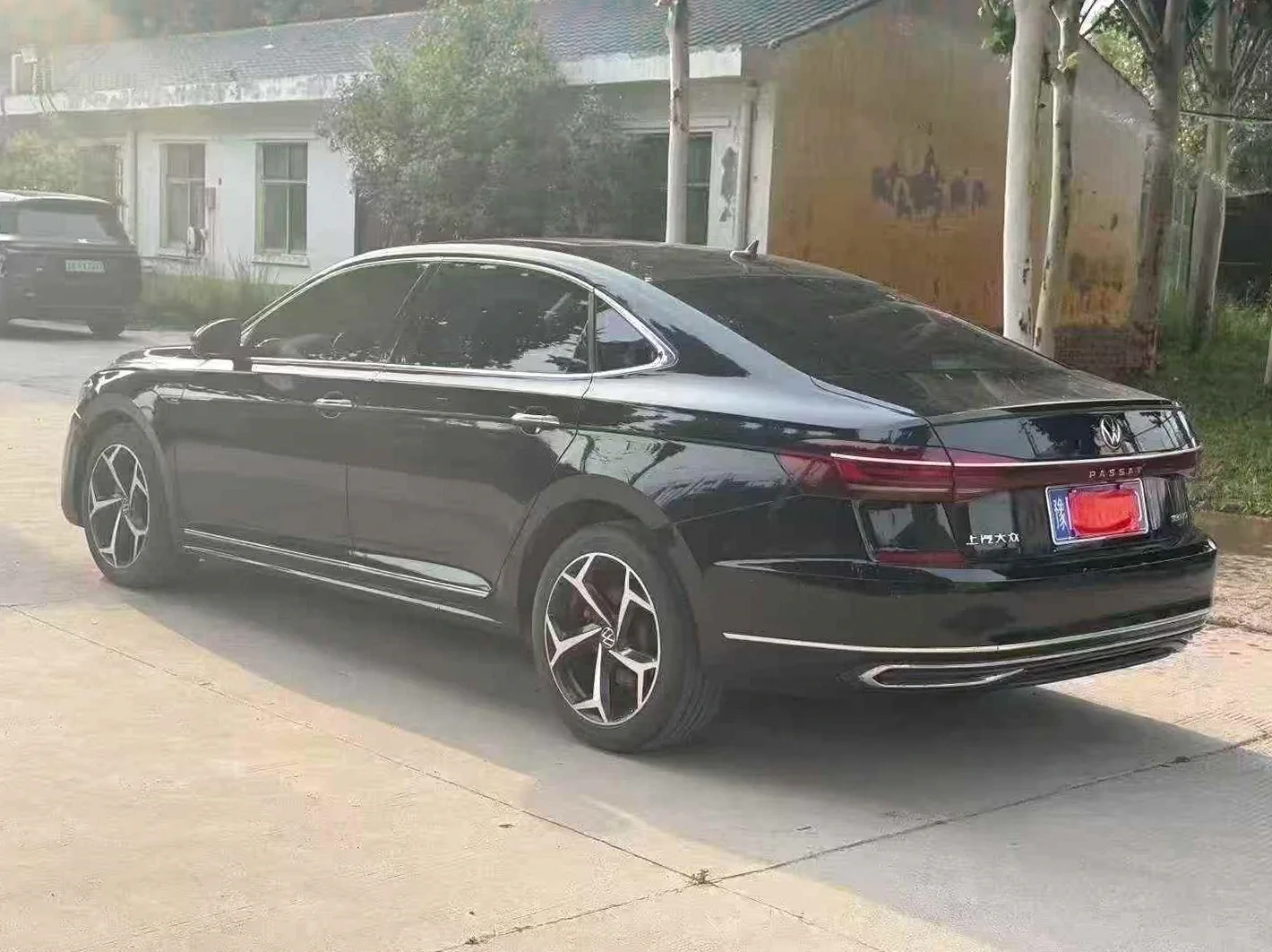 大众帕萨特 后面外观一