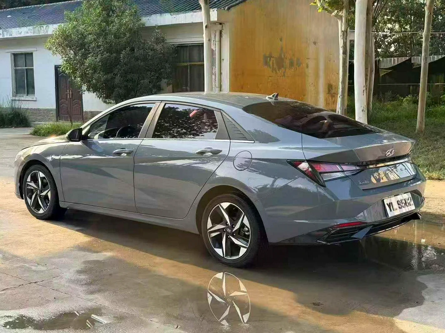 现代伊兰特 后面外观一