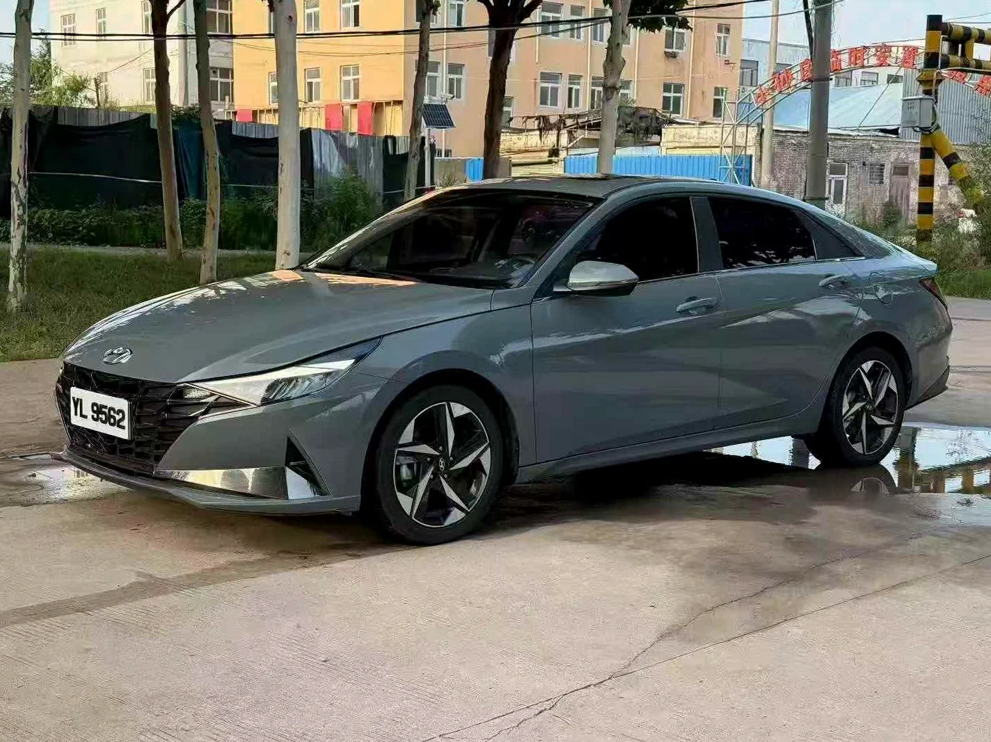 现代伊兰特 正面外观三