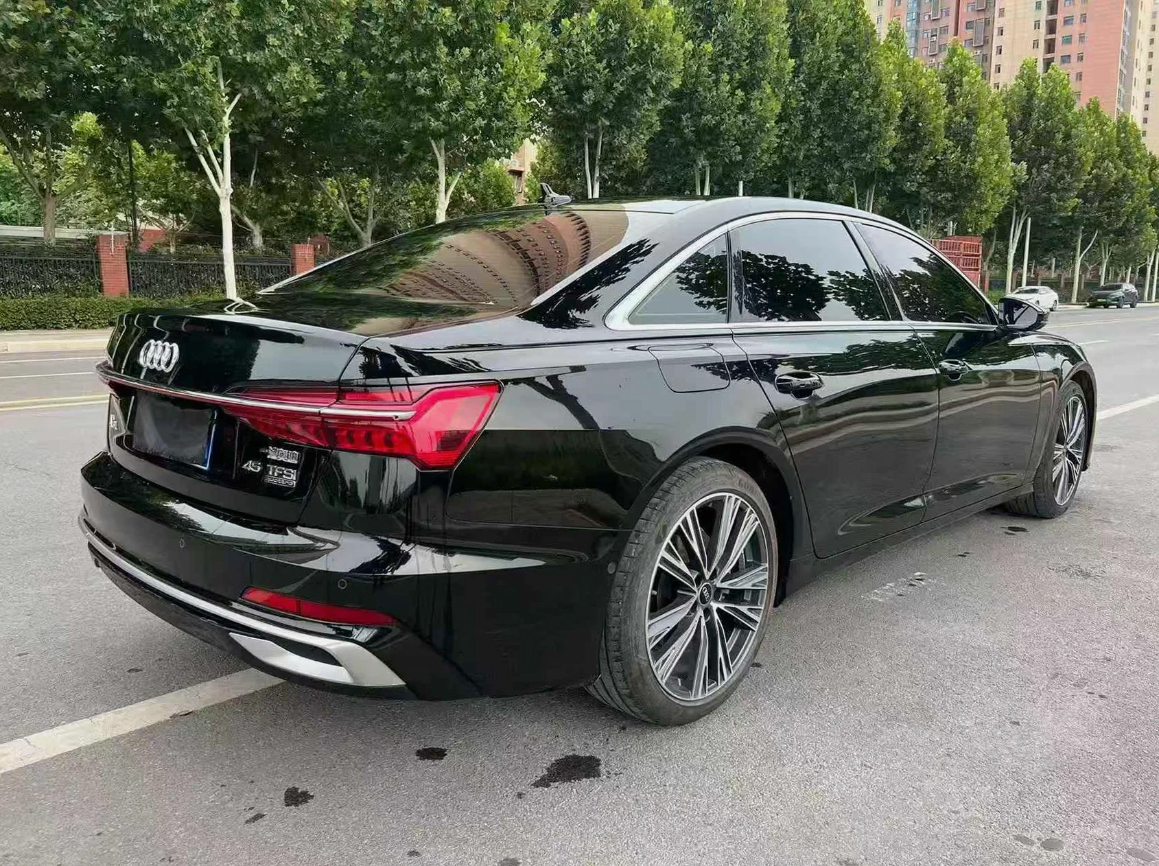 奥迪A6L 后面外观一