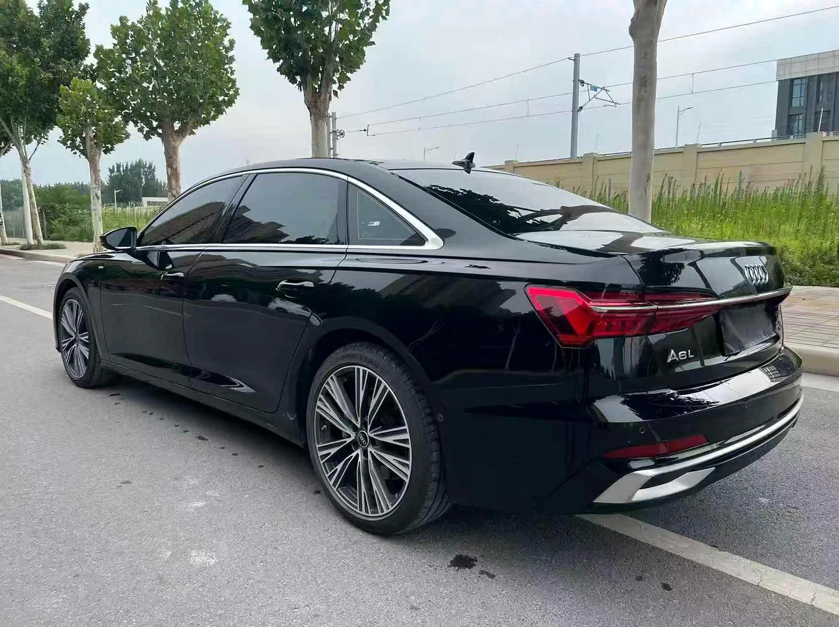 奥迪A6L 后面外观三