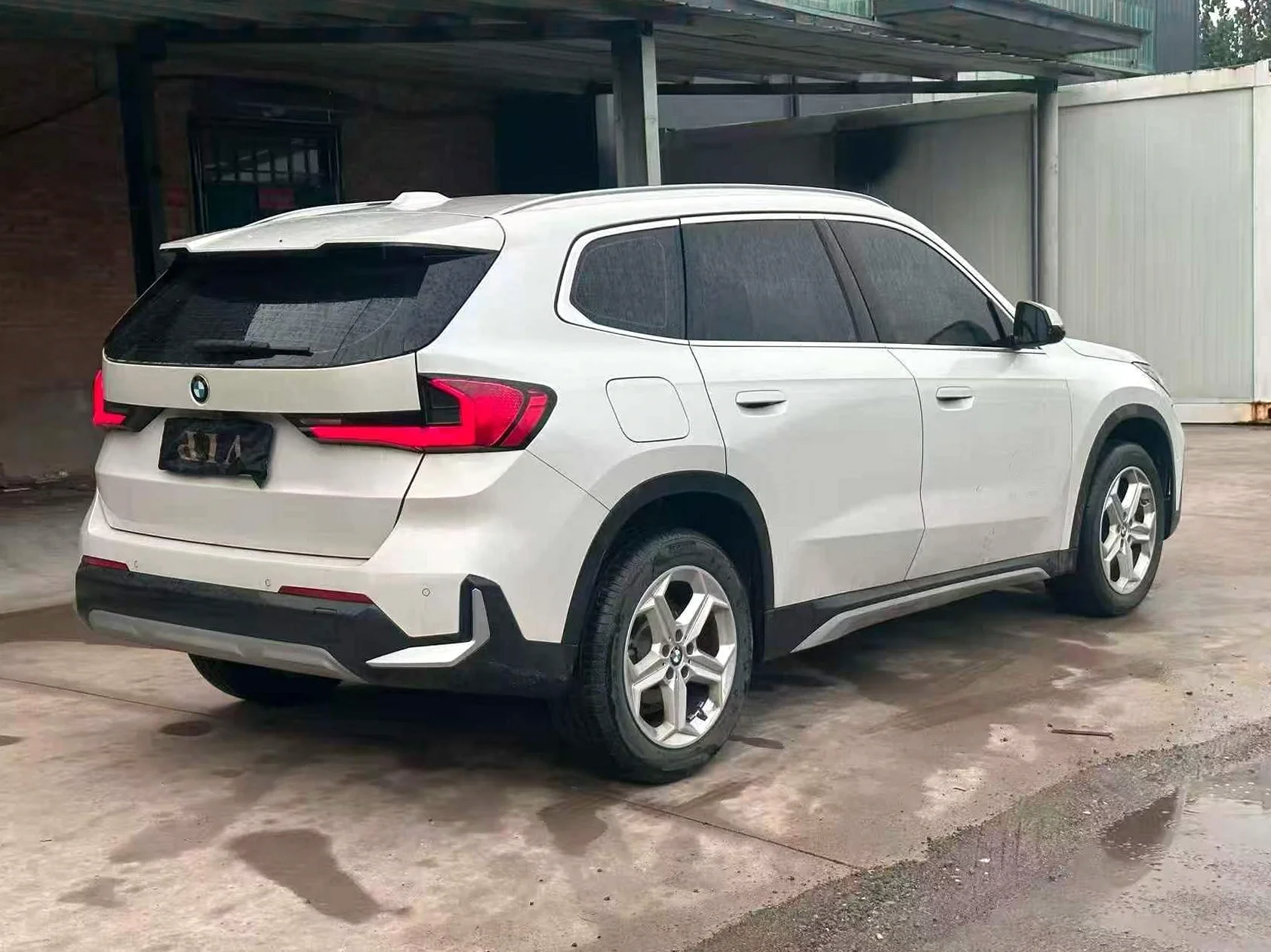 宝马X1 后面外观一