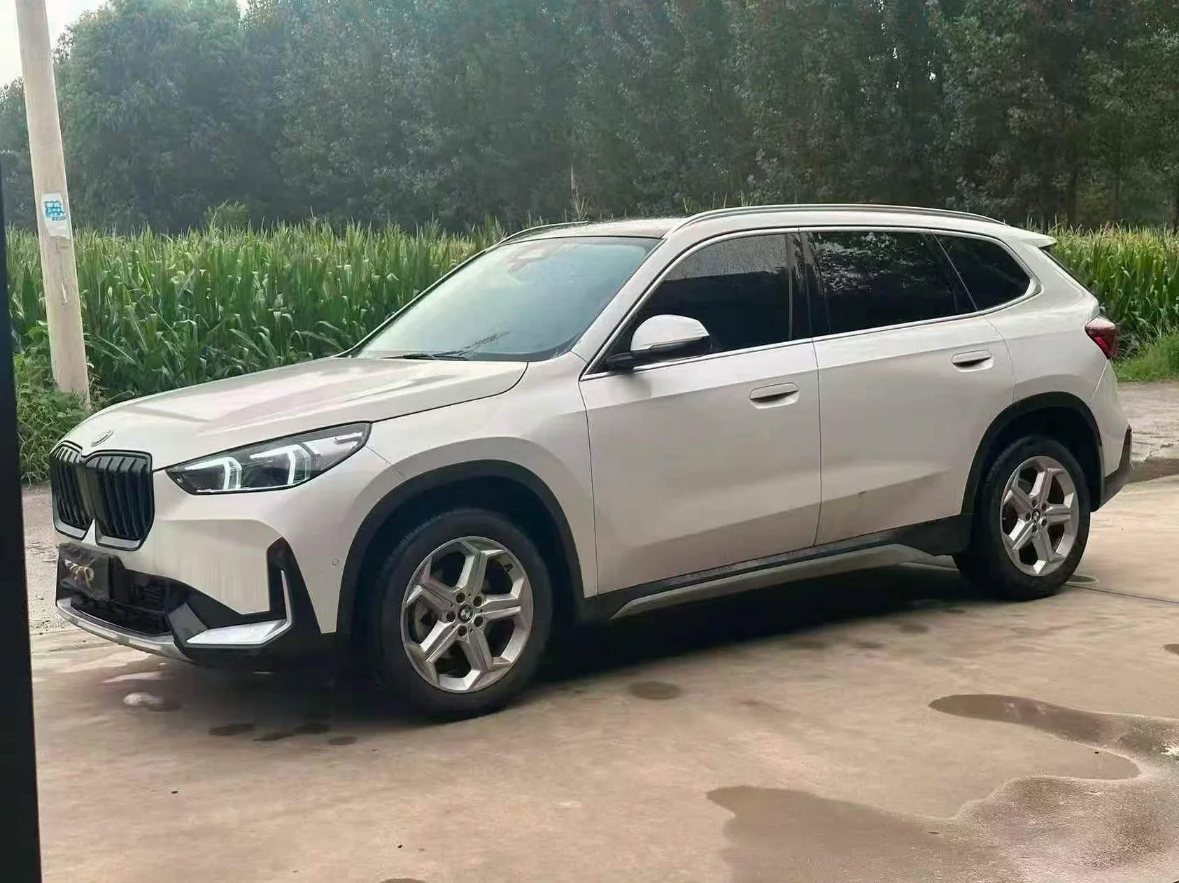 宝马X1 正面外观三
