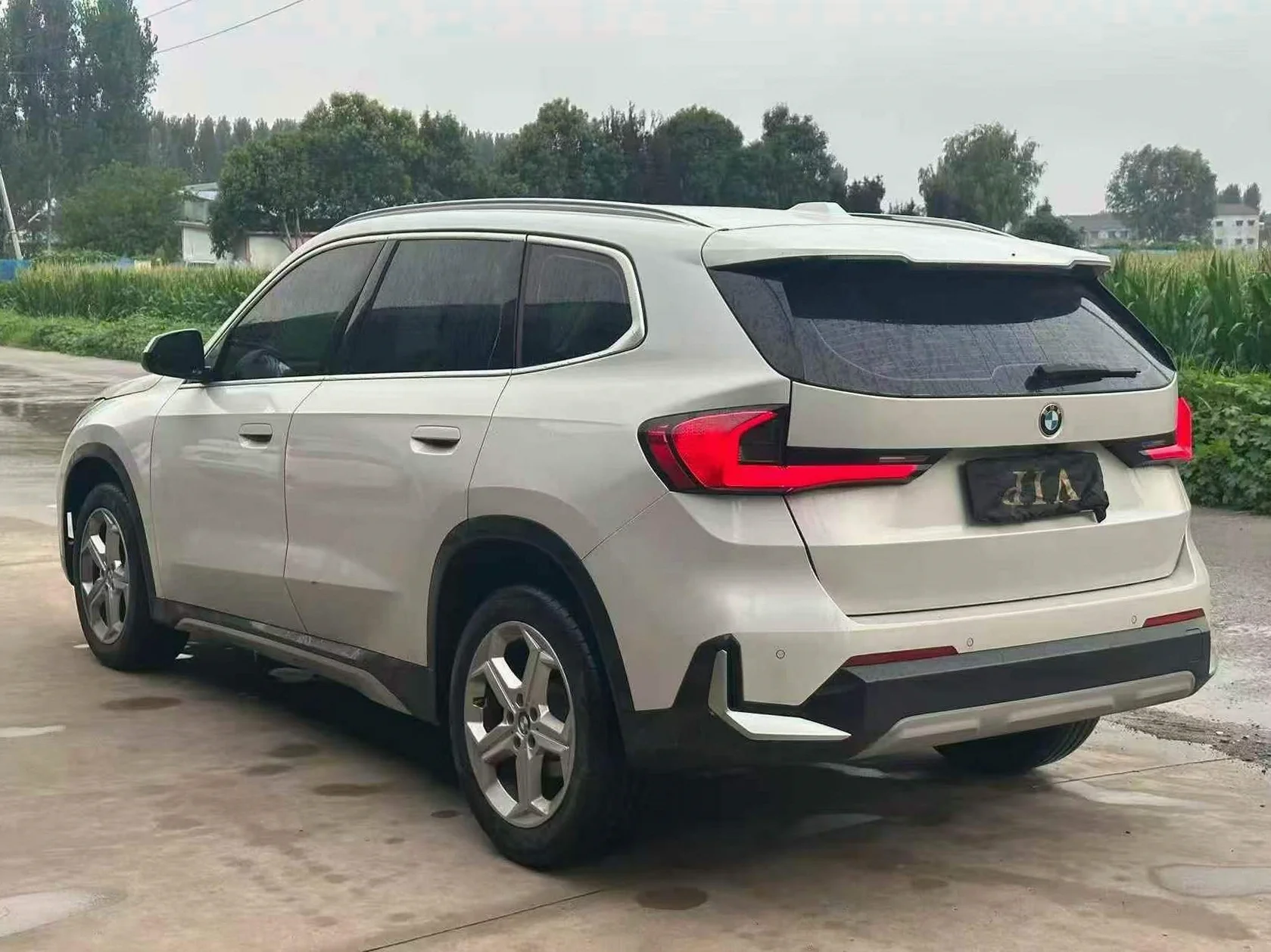 宝马X1 后面外观三