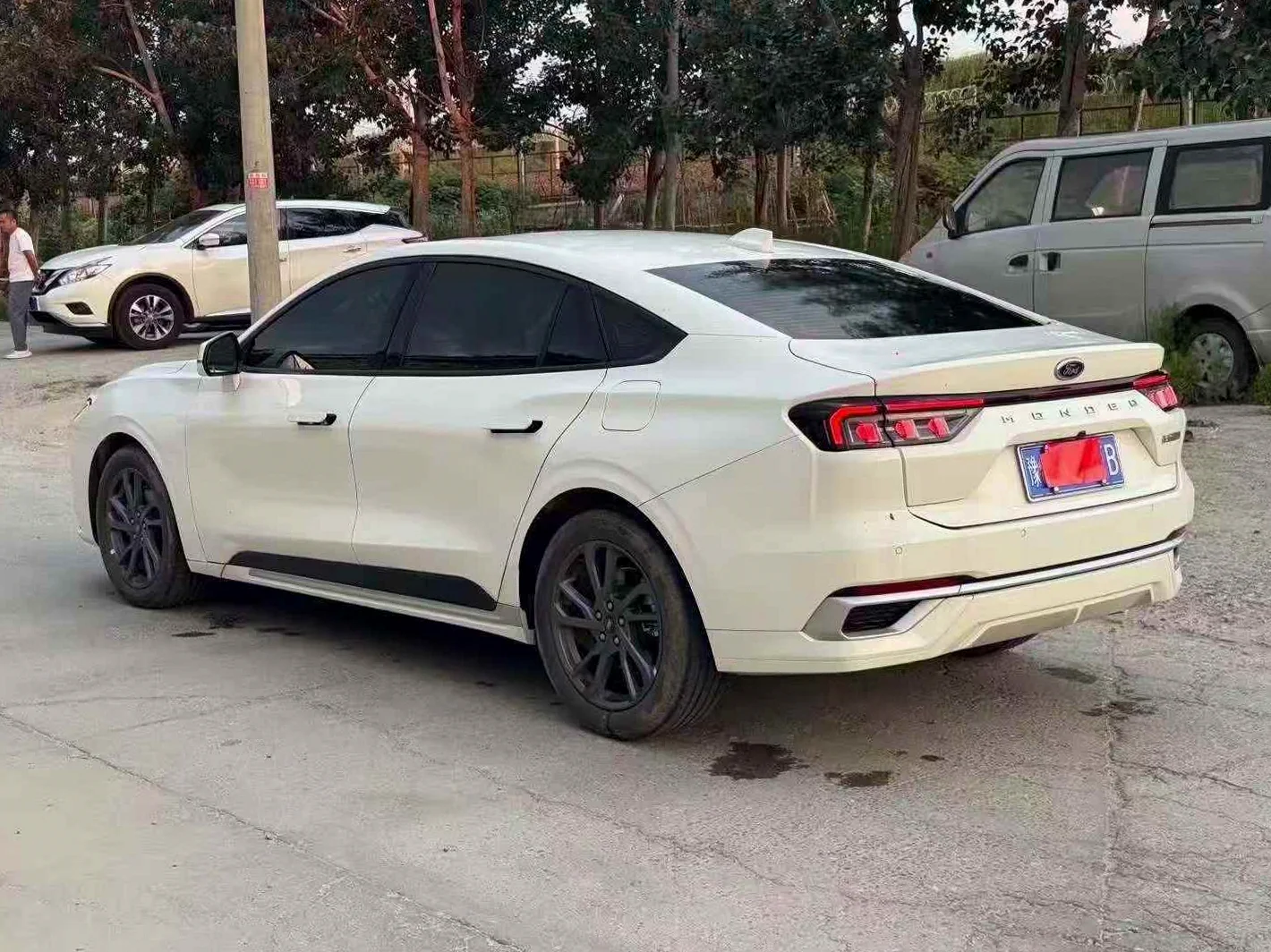 福特蒙迪欧 后面外观一