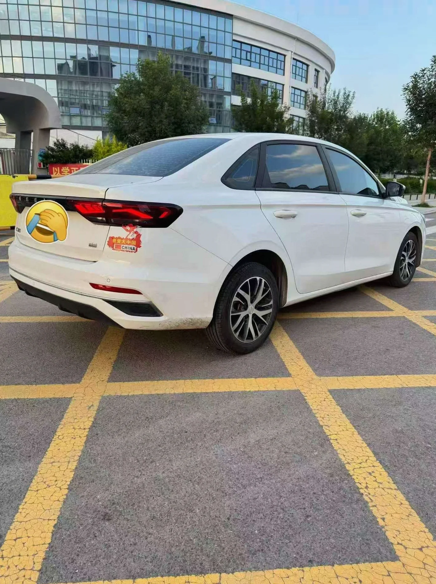 吉利帝豪 后面外观二