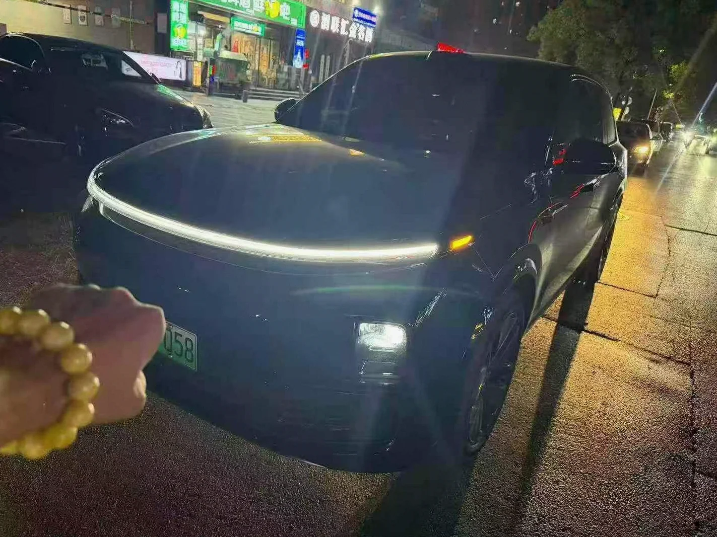 理想L9 正面外观二