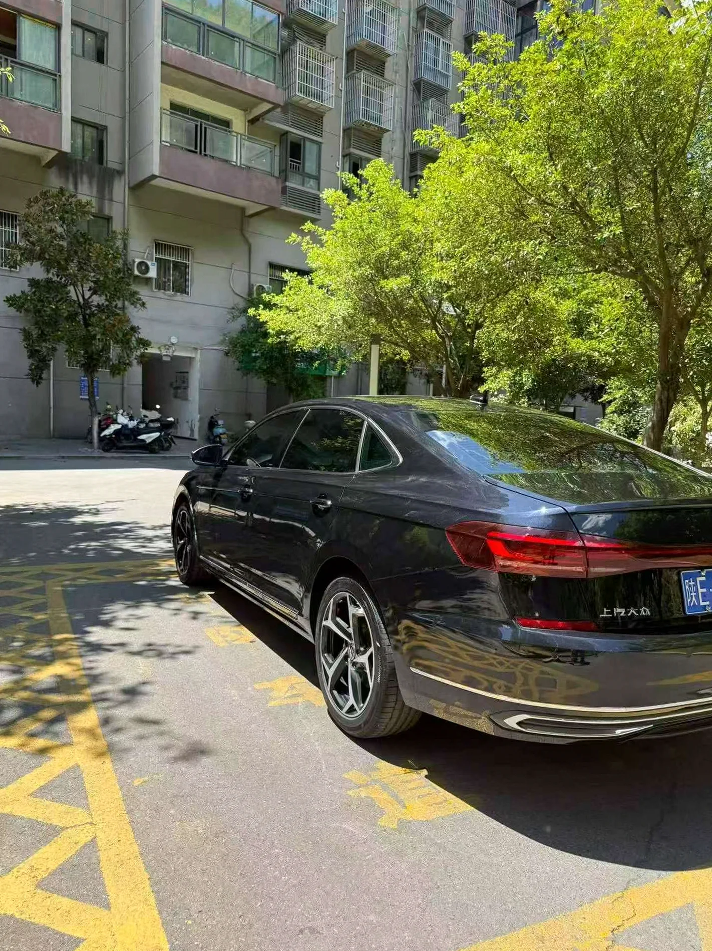 大众帕萨特 后面外观一