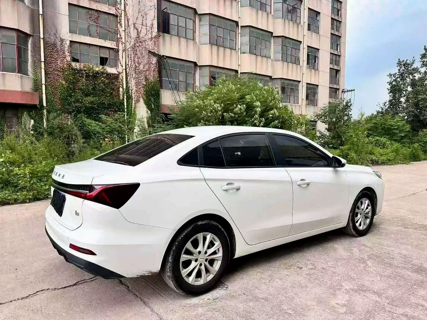 荣威i5 后面外观一