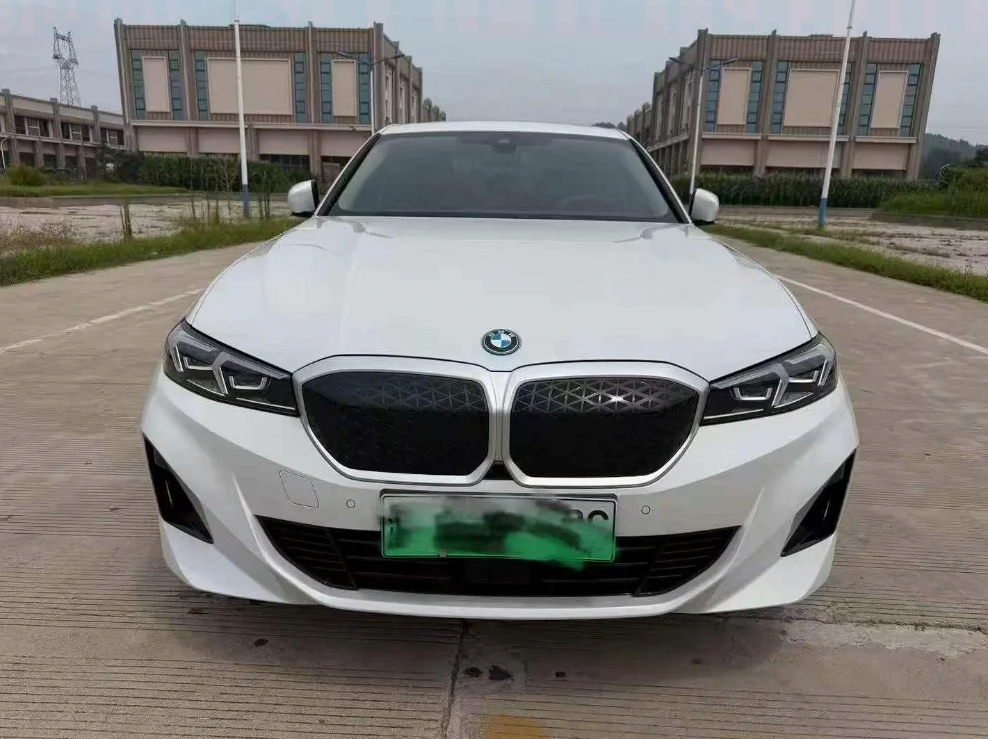 宝马I3 正面外观二
