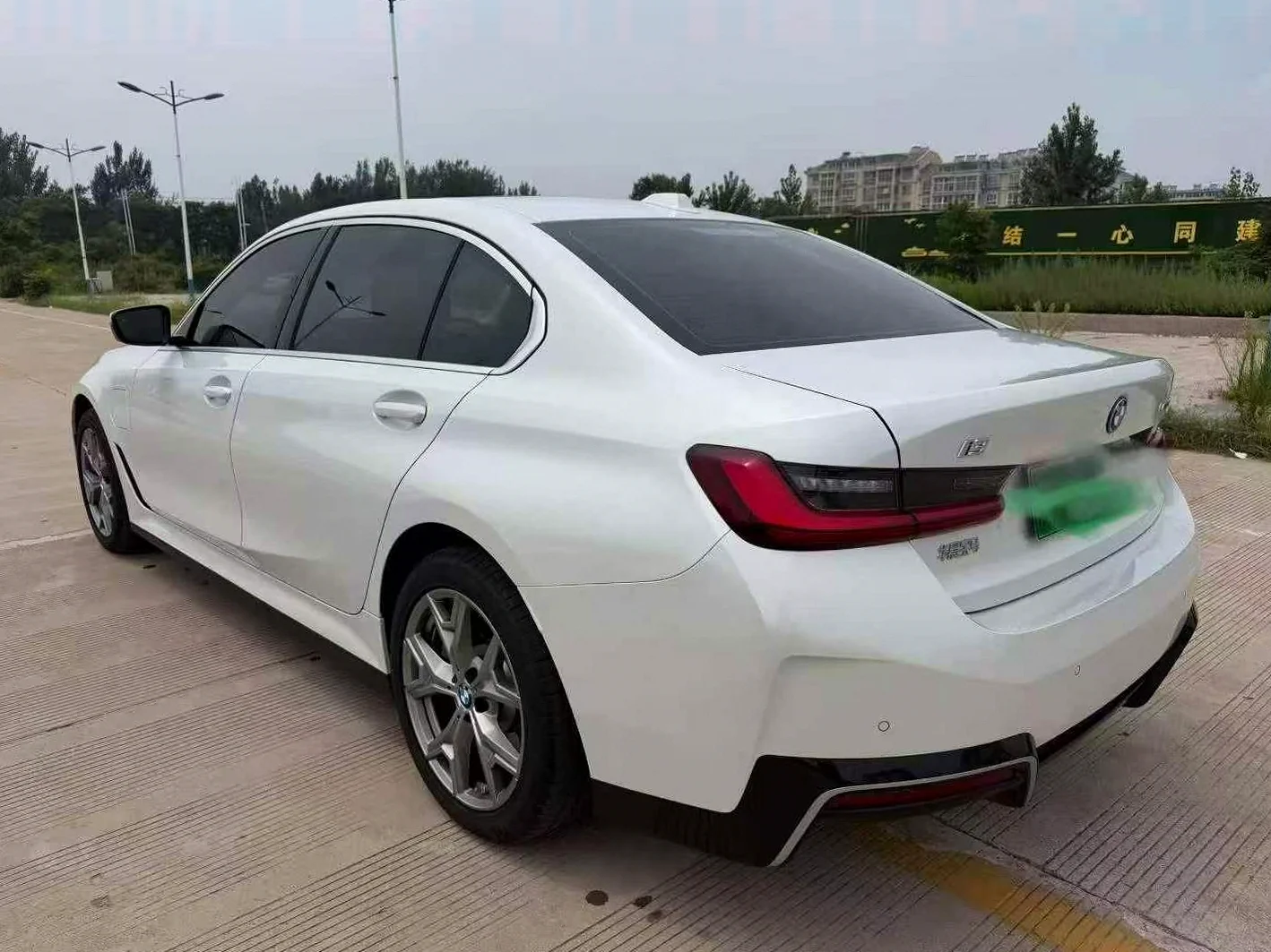 宝马I3 后面外观一