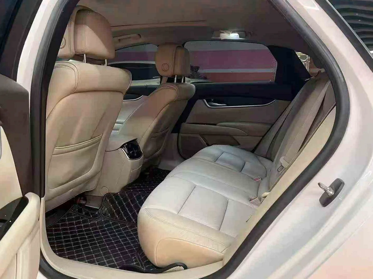 凯迪拉克XTS 后面外观二
