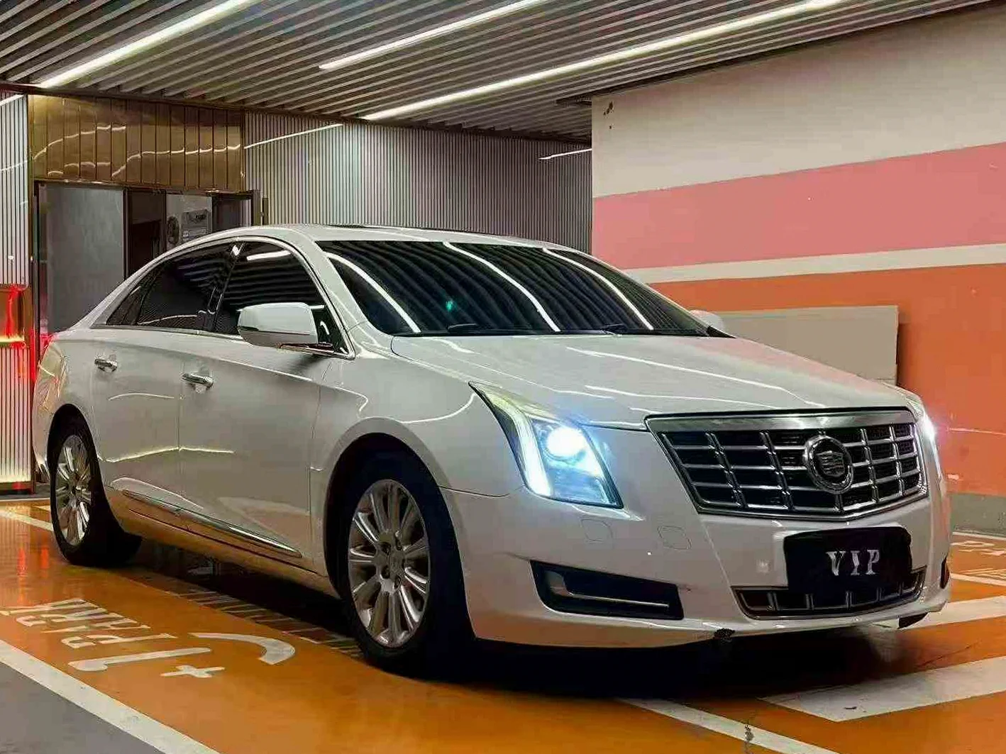 凯迪拉克XTS 正面外观三