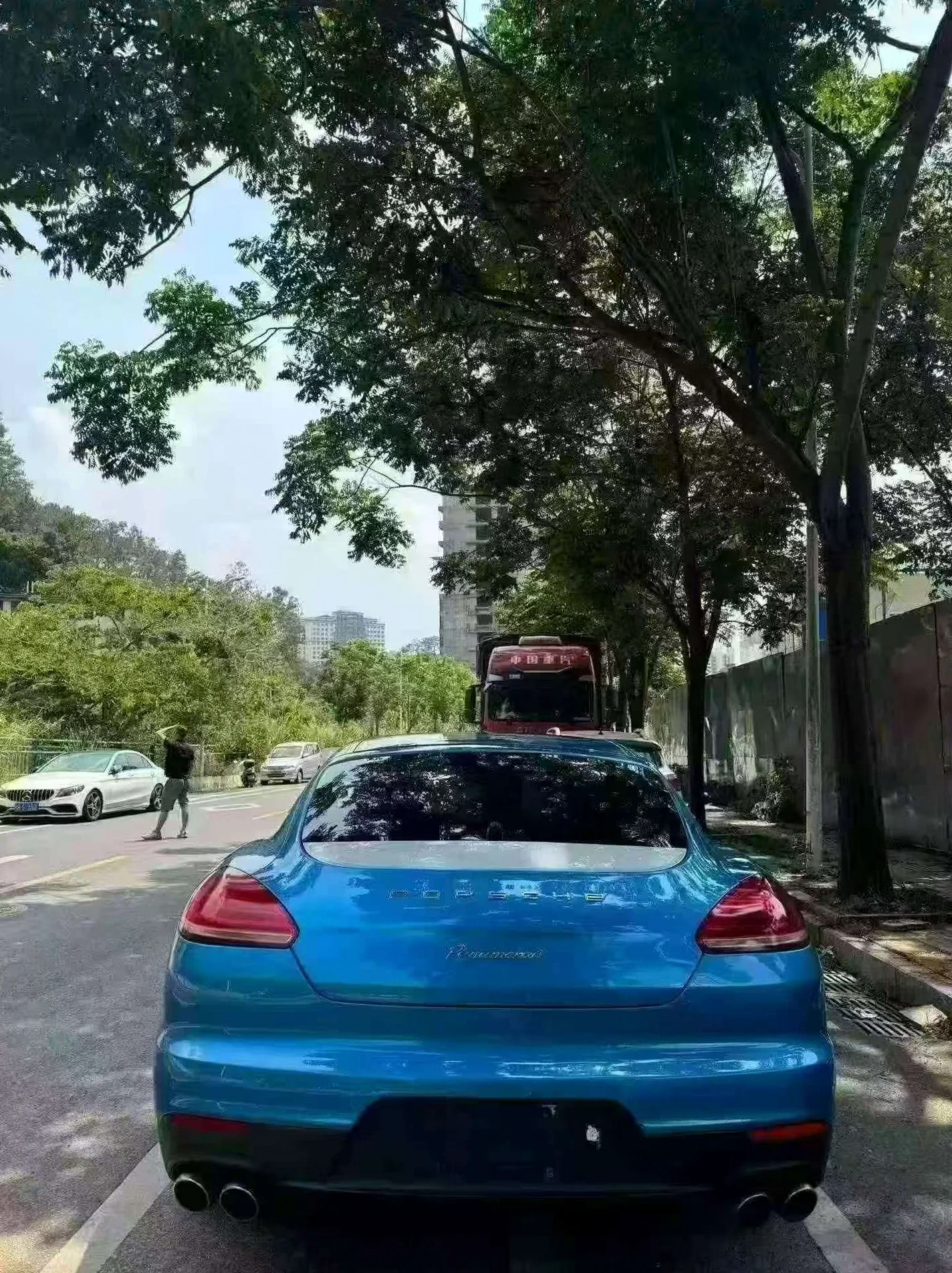 保时捷帕拉梅拉 正面外观三